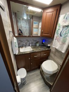 2013 winnebago 30t bathroom full view